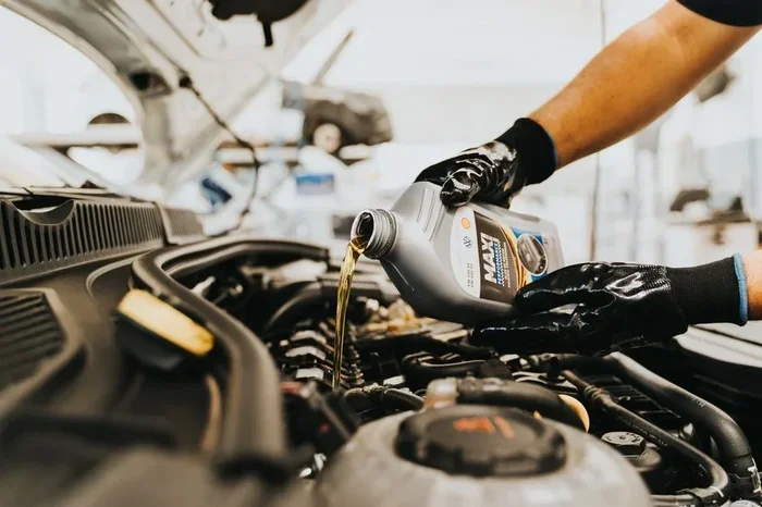 How to Put Oil in Engine Car Mechanic 2018 Explained